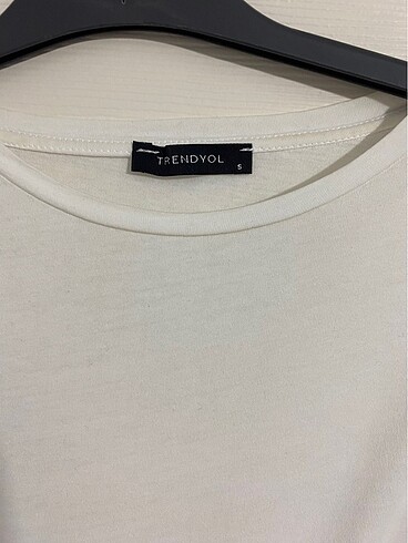 Trendyol & Milla Beyaz İnce Crop Uzun Kol Tshirt