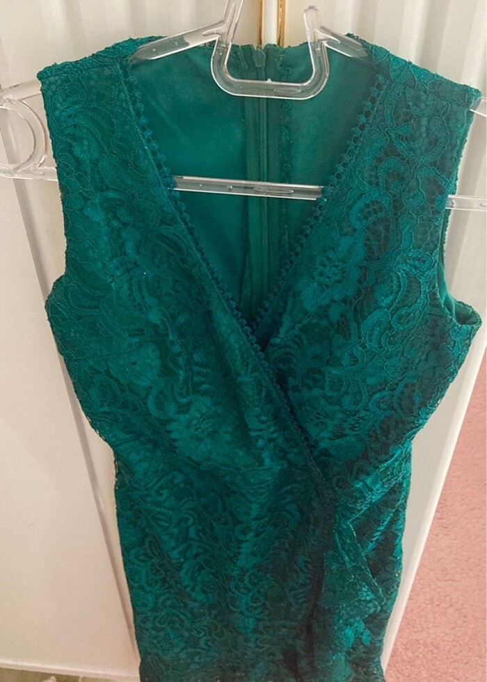 Zümrüt yeşili dantelli abiye elbise - Görsel 4