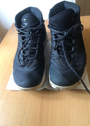 Siyah Bağcıklı Basketbol Ayakkabısı under armour