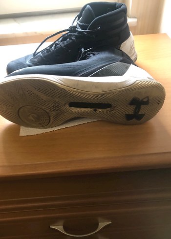 44 Beden Siyah Bağcıklı Basketbol Ayakkabısı under armour