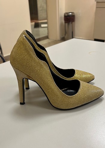 Altın Renkli Pliseli Stiletto Kadın Ayakkabı - Görsel 3