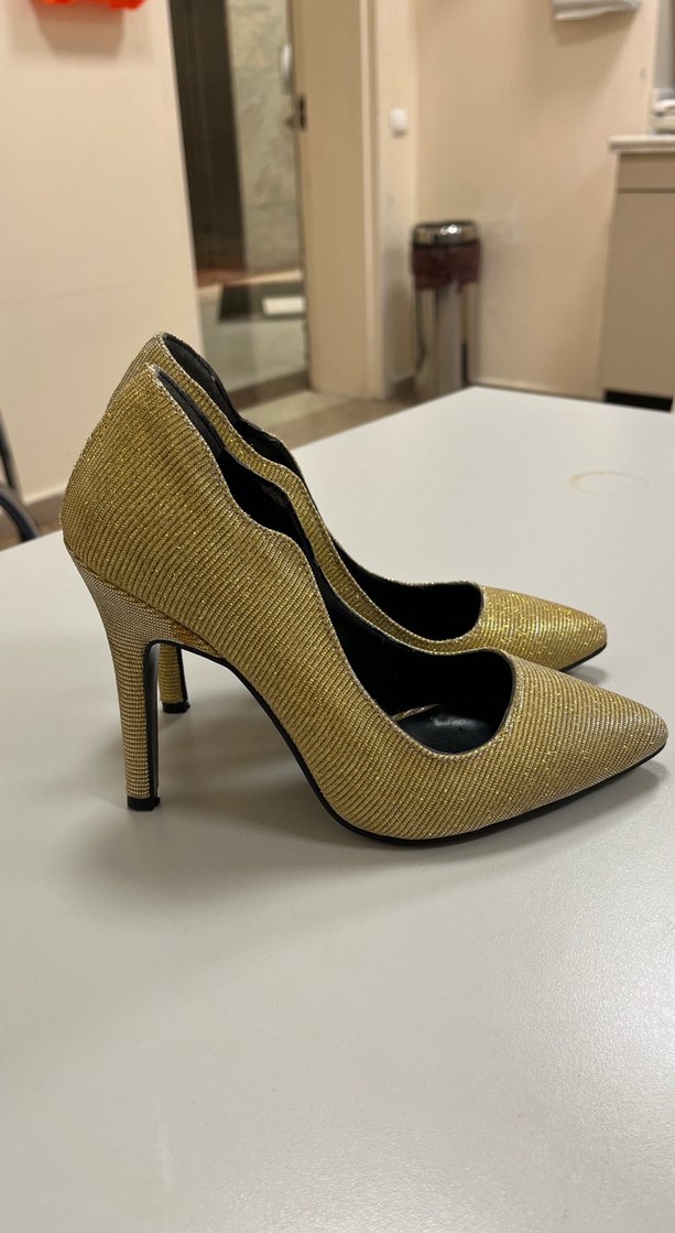 Altın Renkli Pliseli Stiletto Kadın Ayakkabı - Görsel 3