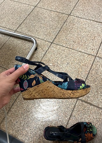 Desenli Bohem Kadın Dolgu Topuklu Sandalet - Görsel 5