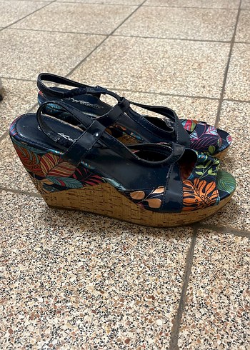 Desenli Bohem Kadın Dolgu Topuklu Sandalet - Görsel 2