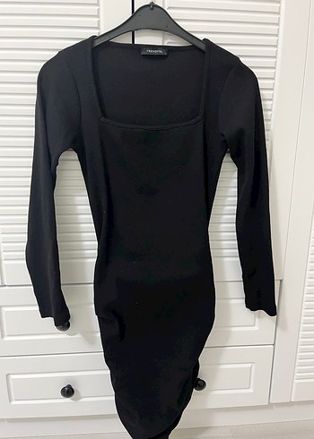 Uzun Kollu Siyah Midi Triko Elbise yandan büzgülü - Görsel 3