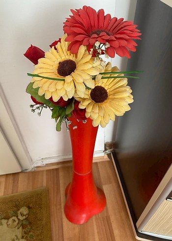 Kırmızı Renkli Uzun Vazo - Görsel 2