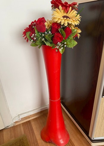 Kırmızı Renkli Uzun Vazo - Görsel 3