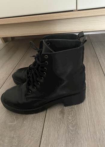 Siyah Deri Kadın Goth Bot - Görsel 2