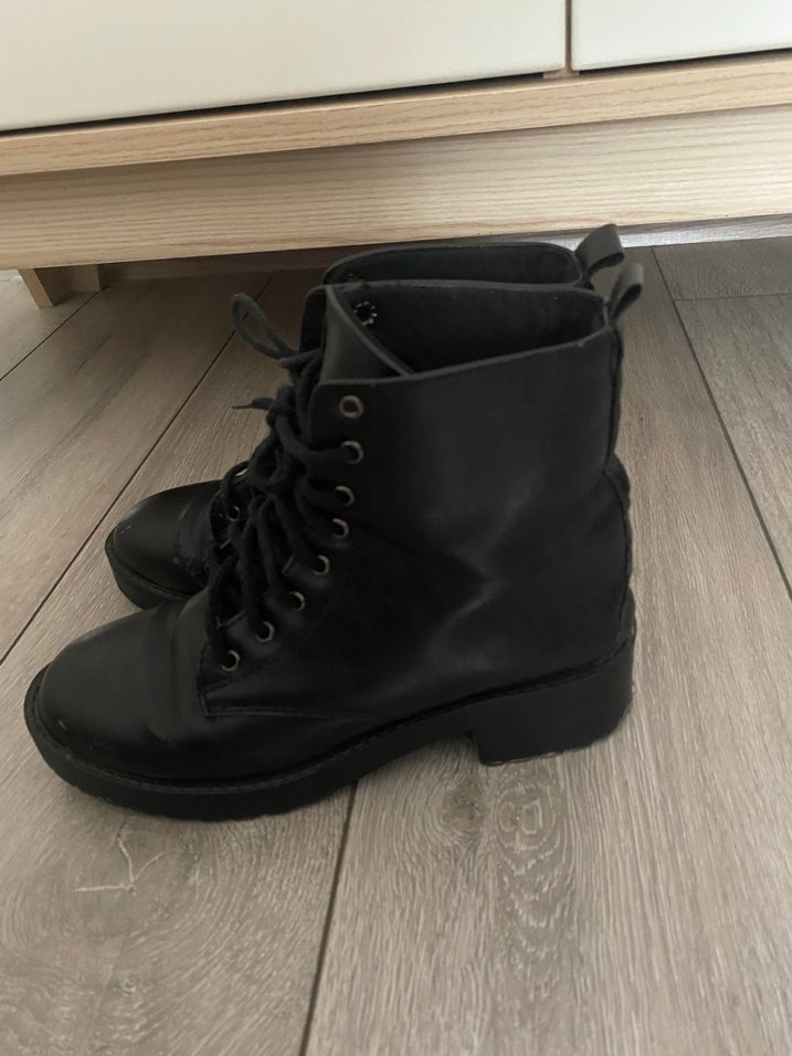 Siyah Deri Kadın Goth Bot - Görsel 2