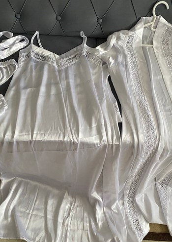 Beyaz Nakışlı Uzun Kadın Sabahlık - Görsel 6