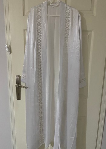 Beyaz Nakışlı Uzun Kadın Sabahlık - Görsel 4