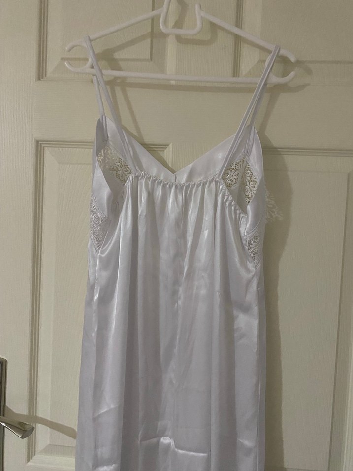 Beyaz Nakışlı Uzun Kadın Sabahlık - Görsel 3