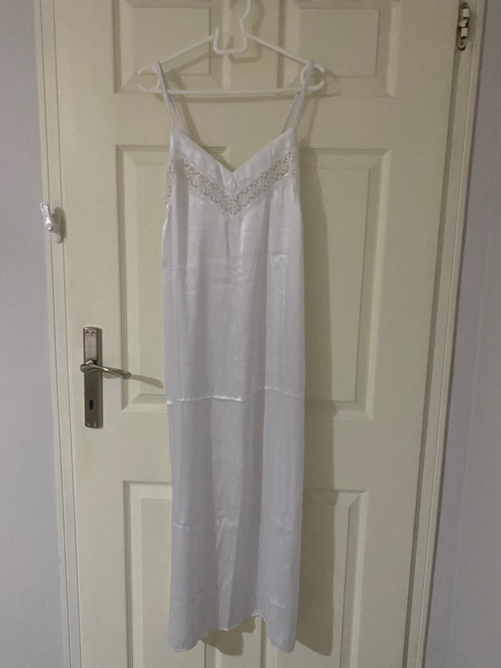 Beyaz Nakışlı Uzun Kadın Sabahlık - Görsel 2