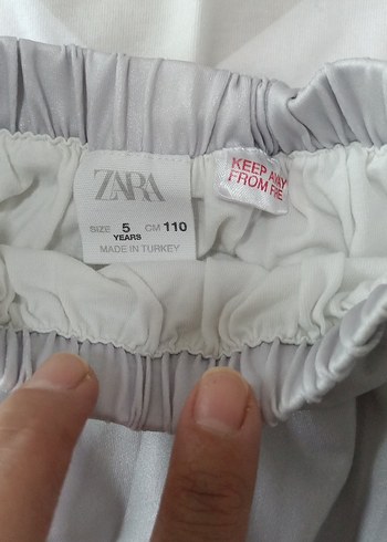 Beyaz Fırfırlı Tişört ve Gri Etek Seti zara marka - Görsel 11