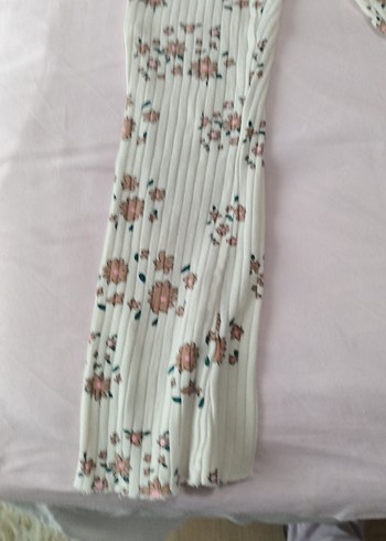 Çiçek Desenli Pliseli Beyaz Kız Tayt - Görsel 5