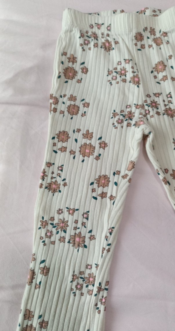 Çiçek Desenli Pliseli Beyaz Kız Tayt - Görsel 4