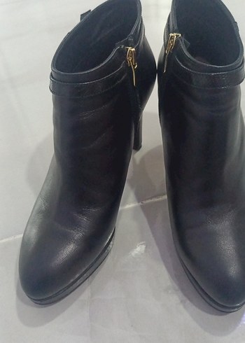 Siyah Tokalı Deri Stiletto Bot - Görsel 2