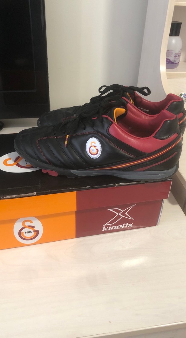 Kinetix Kırmızı Siyah Erkek Futbol Ayakkabısı - Görsel 2