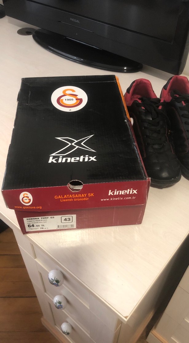 Kinetix Kırmızı Siyah Erkek Futbol Ayakkabısı - Görsel 4