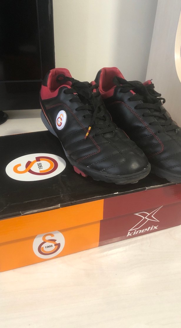 Kinetix Kırmızı Siyah Erkek Futbol Ayakkabısı - Görsel 3