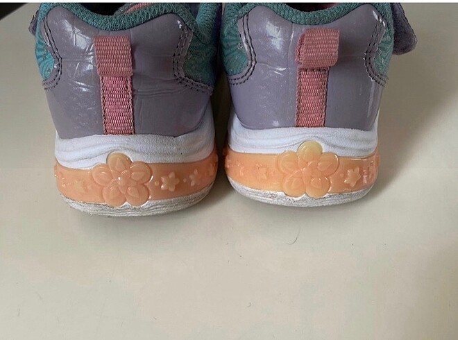 26 Beden Skechers kız çocuk ayakkabı