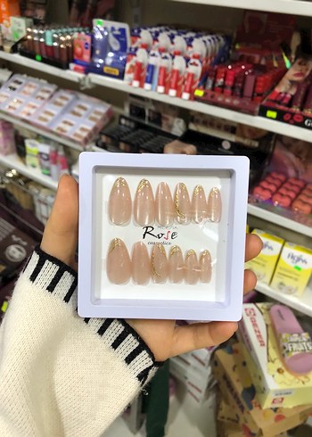 Bej Parlak Taşlı Tırnak Süsleri - Görsel 4