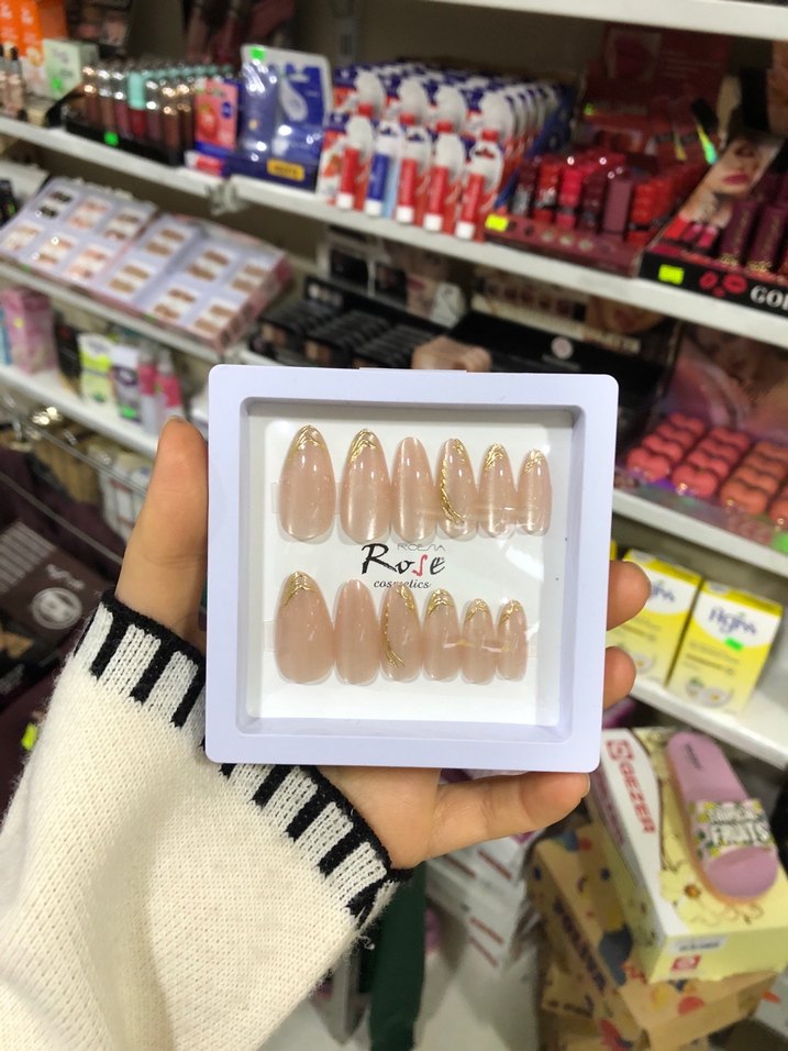 Bej Parlak Taşlı Tırnak Süsleri - Görsel 4