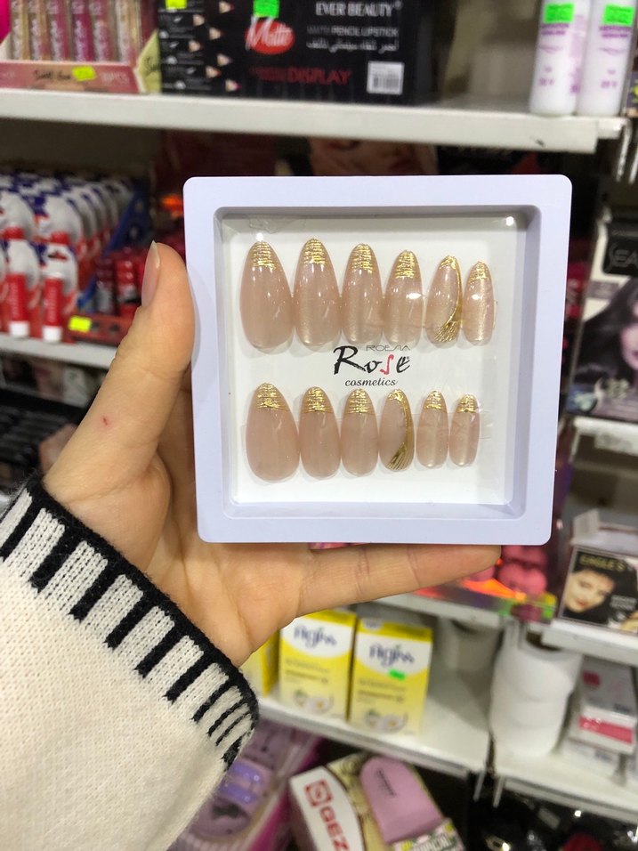 Bej Parlak Taşlı Tırnak Süsleri - Görsel 2