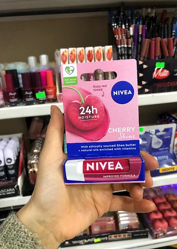 Nivea Çilek Parlaklığı Dudak Balmı - Görsel 2