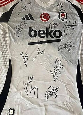 Adidas Adidas İmzalı Beşiktaş forması. Etiketi üzerinde