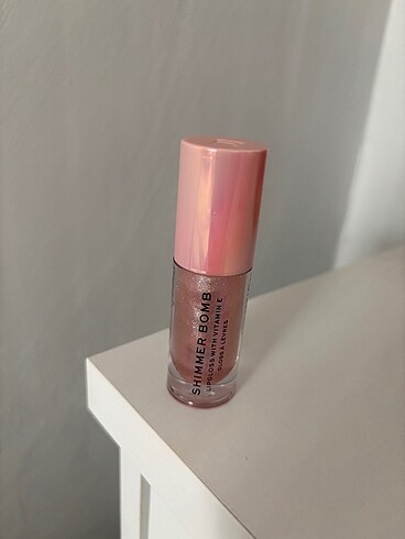 REVOLUTION SHIMMER BOMB LIP GLOSS