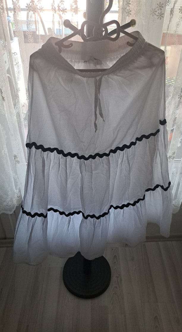 Uzun Keten Beyaz Etek Siyah Fırfır Detaylı - Görsel 4