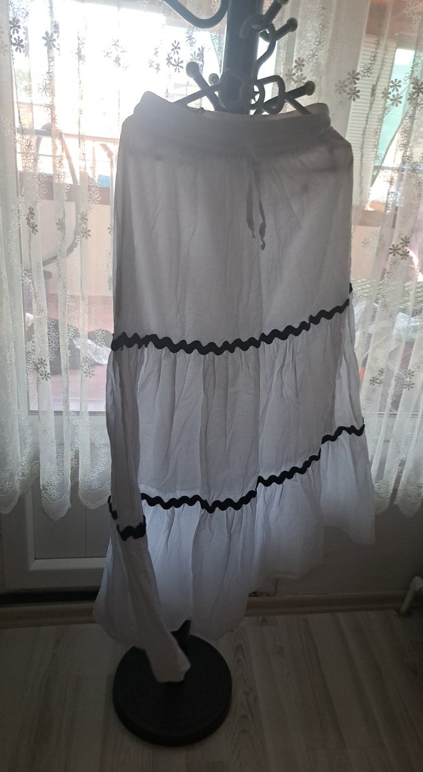 Uzun Keten Beyaz Etek Siyah Fırfır Detaylı - Görsel 2