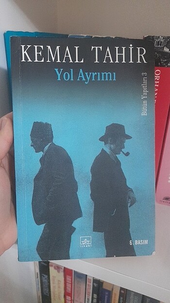 Kemal Tahir yol ayrımı mavi renk kitap dünya klasikleri 
