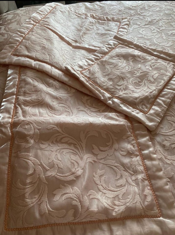İşlemeli Pudra Parlak Yatak Örtüsü - Görsel 3
