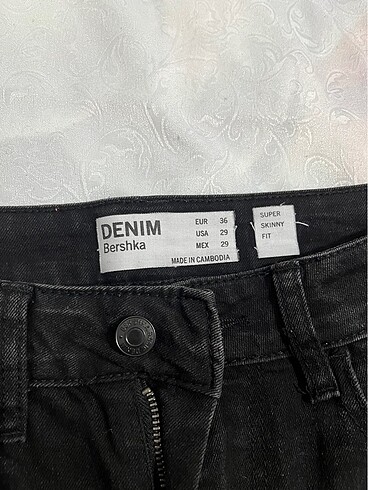 29 Beden siyah Renk Bershka pantolon