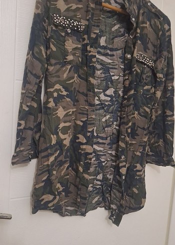 Düğmeli Kamuflaj Desenli Kadın Gömlek - Görsel 5