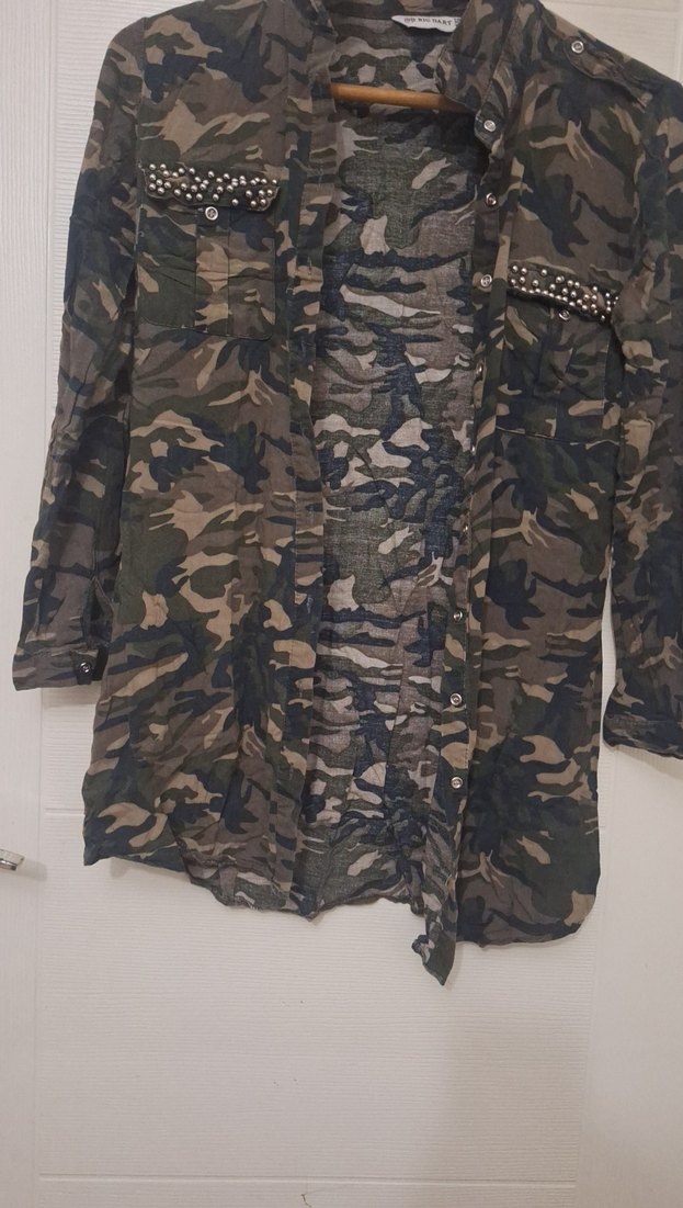 Düğmeli Kamuflaj Desenli Kadın Gömlek - Görsel 4