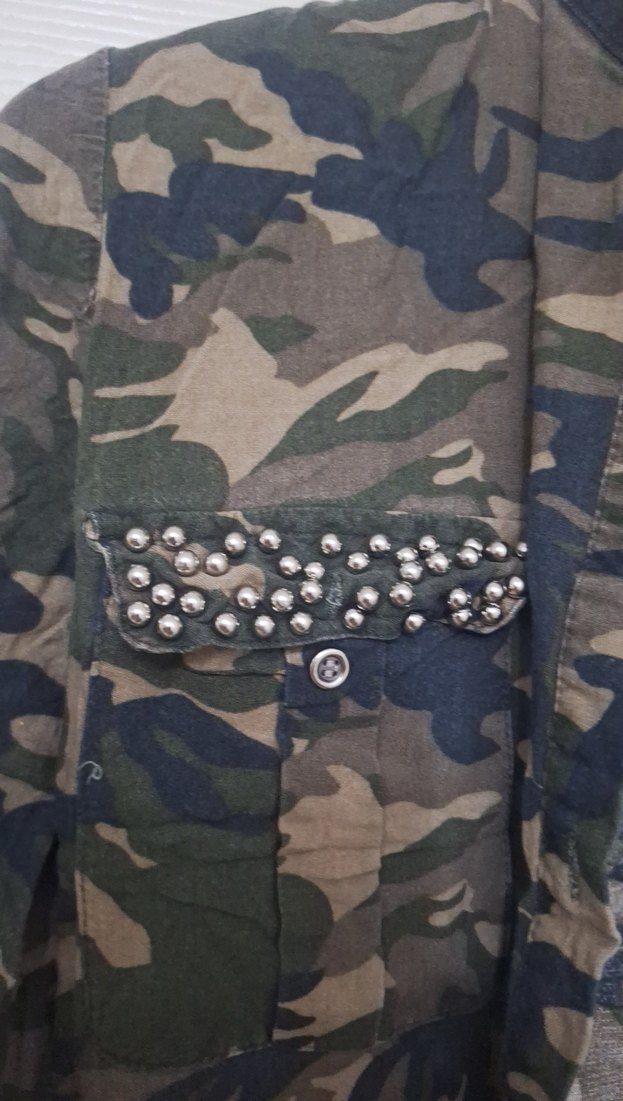 Düğmeli Kamuflaj Desenli Kadın Gömlek - Görsel 2