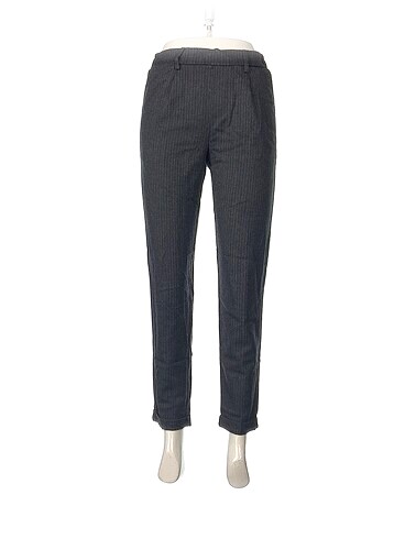 Bershka Kumaş Pantolon %70 İndirimli.