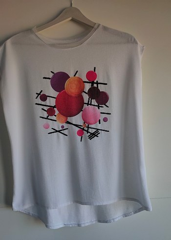 Renkli Baskılı Beyaz T-shirt