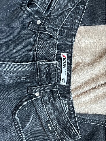 Mavi Jeans yırtık pantolon