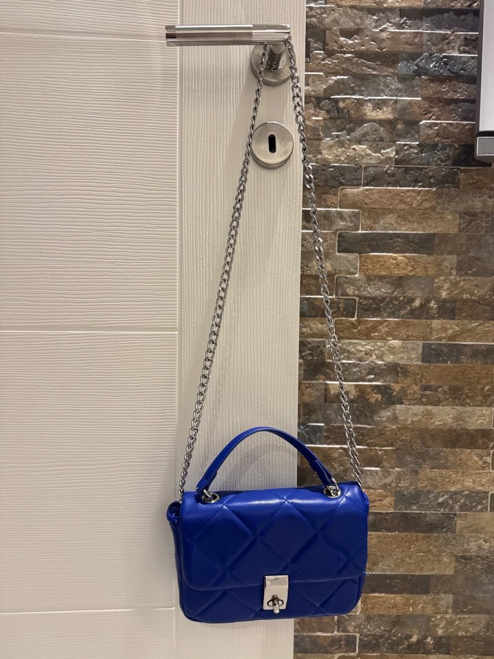 Mavi Zincir Detaylı Deri Kadın Çanta - Görsel 2