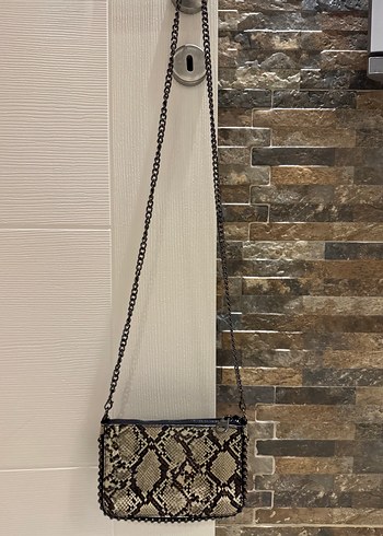 Zincir Detaylı Yılan Desenli Deri Kadın Çanta - Görsel 2