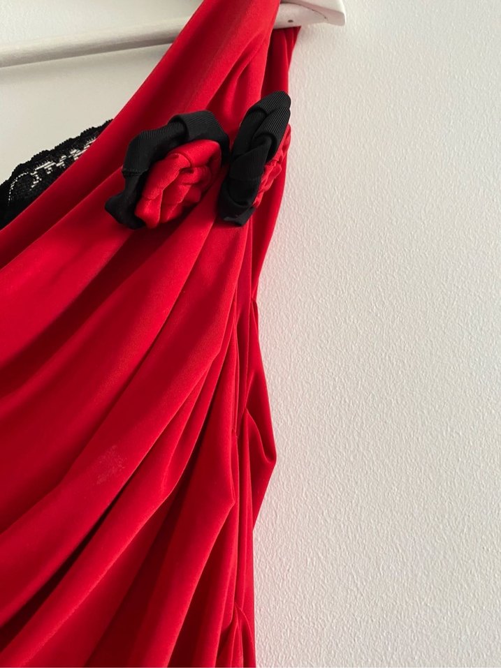 Kırmızı Drapeli Gece Elbisesi - Görsel 3