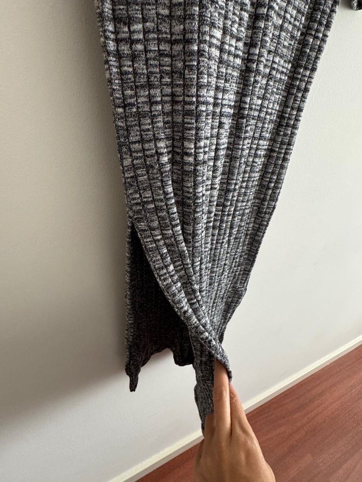 Gri V Yaka Uzun Triko Elbise - Görsel 4