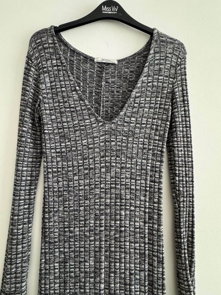 Gri V Yaka Uzun Triko Elbise - Görsel 2