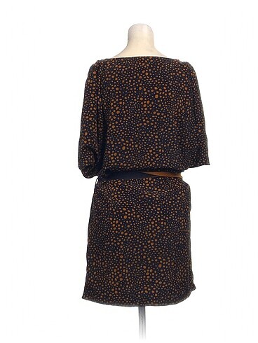 l Beden PreLoved Kısa Elbise %70 İndirimli.