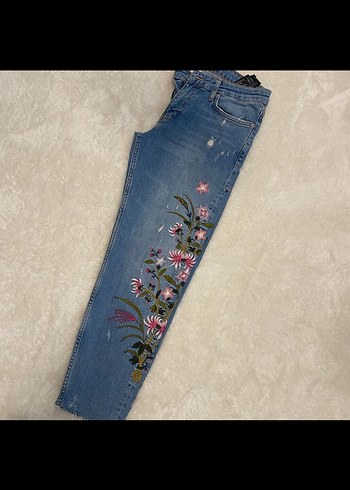 Zara Nakışlı Mavi Kadın Kot Pantolon