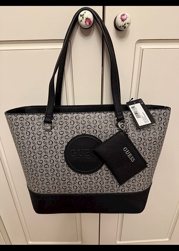 Guess Gri Baskılı Fermuarlı Kadın Çanta